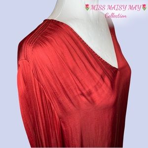 🍁 Beautiful rusty/red/maroon V neck, Sz L. Perfect for office, flattering color